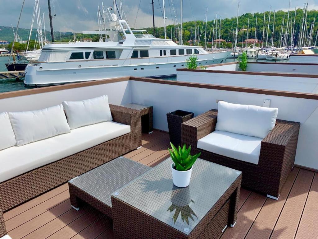 Floating Sea House Aurora Villa ปอร์โตรอซ ภายนอก รูปภาพ