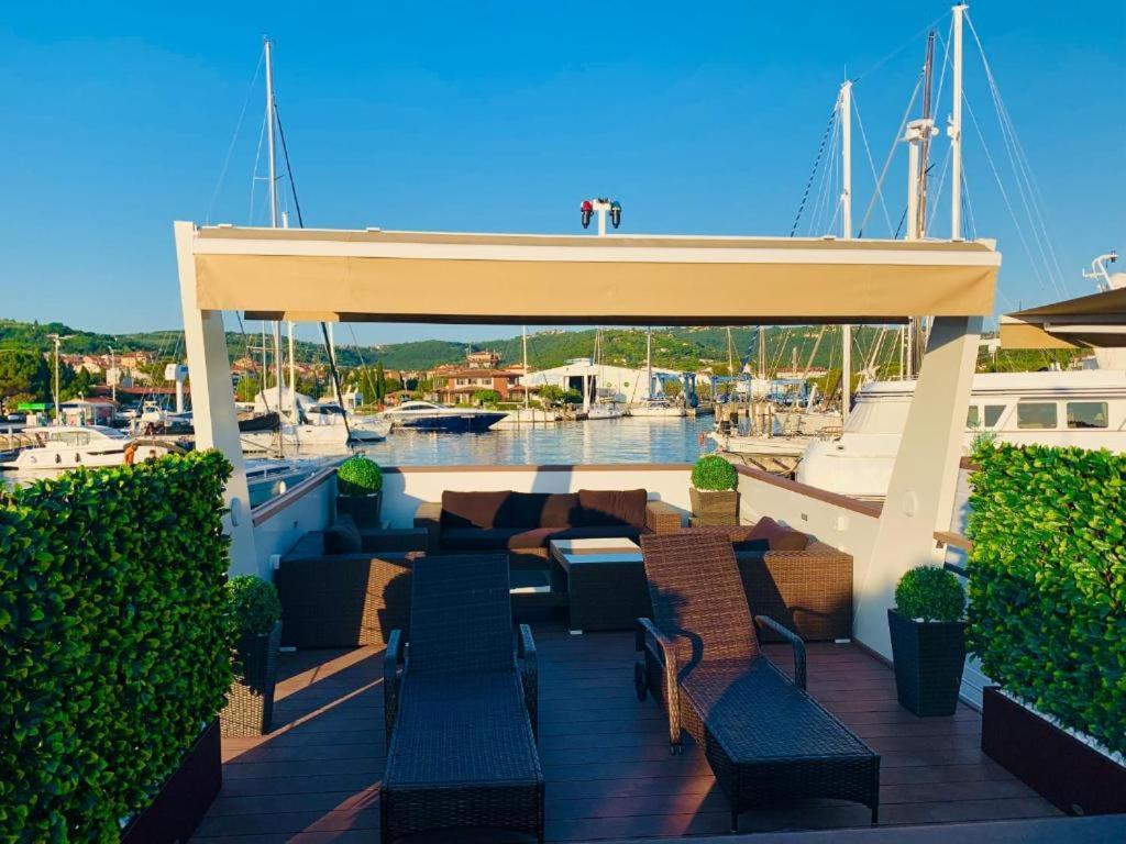 Floating Sea House Aurora Villa ปอร์โตรอซ ภายนอก รูปภาพ