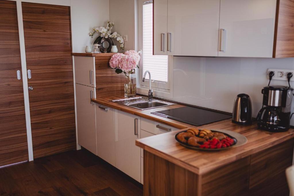 Floating Sea House Aurora Villa ปอร์โตรอซ ภายนอก รูปภาพ
